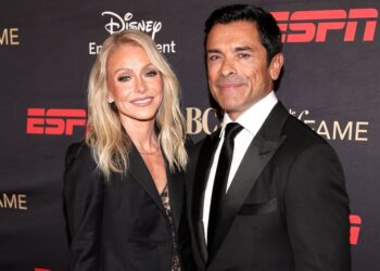 5 Articles on Kelly Ripa and Mark Consuelos' Dynamic Lives
