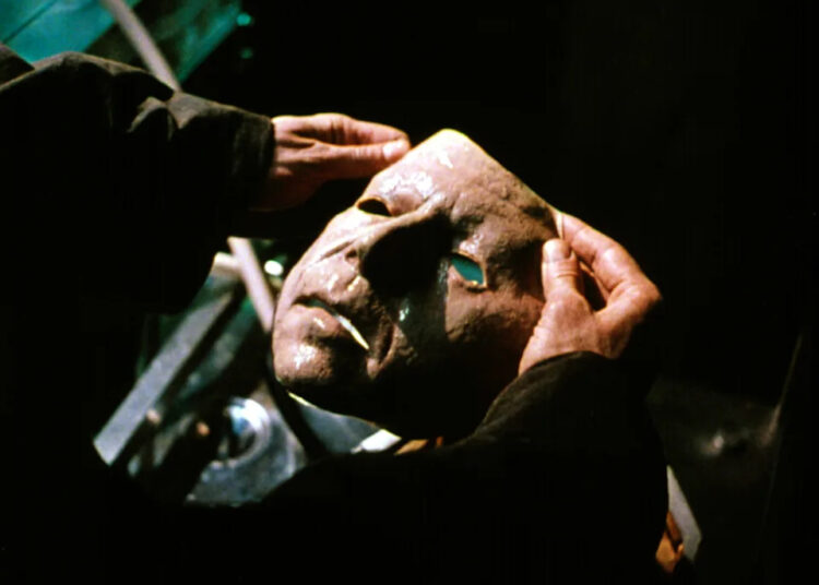Michael Myers mask in 'Halloween'