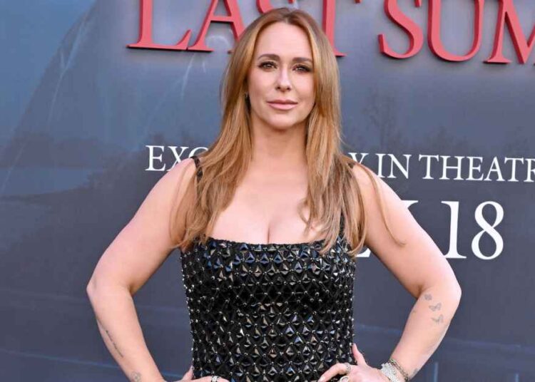 8 Glimpses of Jennifer Love Hewitt’s Hollywood Comeback in 2025
