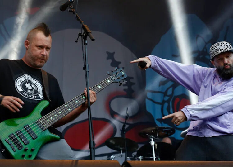 '90s Rock Band Limp Bizkit Mourns Death of Band Member
