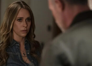 Jennifer Love Hewitt as Julie looking worried in I Know What You Did Last Summer (2025)