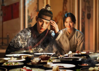 King Yi Heon sits at a table with food in Bon Appetit, Your Majesty