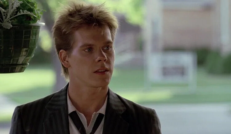 Kevin Bacon as Ren McCormack wearing a suit in Footloose (1984)