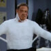 Pete Becker in a body cast on Friends