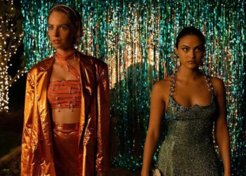 Maya Hawke as Eleanor and Camila Mendes as Drea dressed in snazzy outfits in Do Revenge