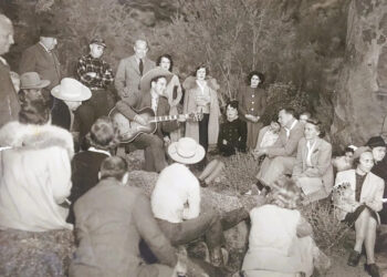 Jerry Baker entertaining at the Jokake Inn, 1943.