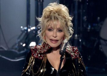 AI photo of Dolly Parton's 'deathbed' sparks outrage - Celebrity News - Entertainment