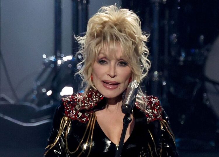 AI photo of Dolly Parton's 'deathbed' sparks outrage - Celebrity News - Entertainment