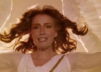 Emma Thompson as the Angel gritting her teeth in Angels in America