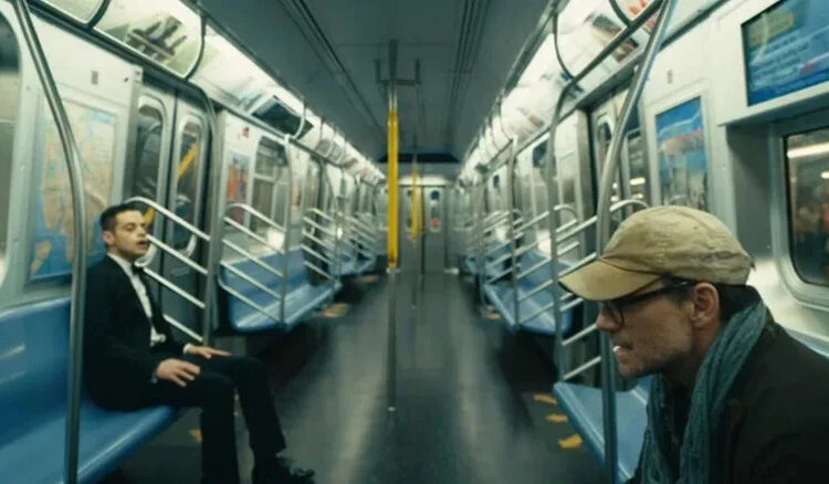 Elliott talks to Mr. Robot in a subway train