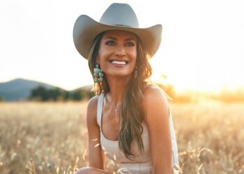 Annie Bosko Talks New Album 'California Cowgirl'
