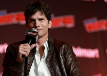 Ashton Kutcher dishes on company 'funded by world's wealthiest humans' - Celebrity News - Entertainment