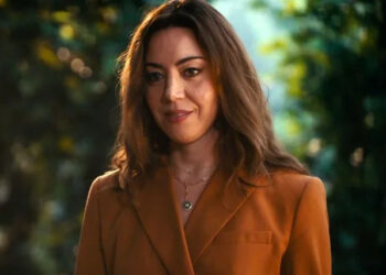 NBC Aubrey Plaza spoofs 'The Hunting Wives' on 'SNL'