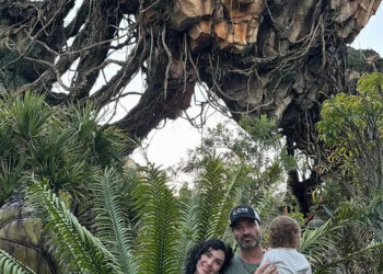 Johnny Galecki, Morgan Galecki, son Avery, daughter Oona at Disney World