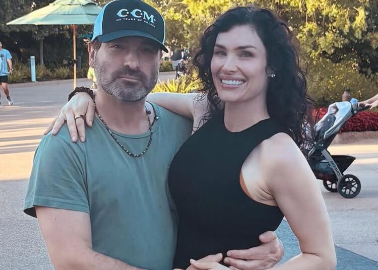 Big Bang Theory's Johnny Galecki in Rare Photo With Kids, Wife