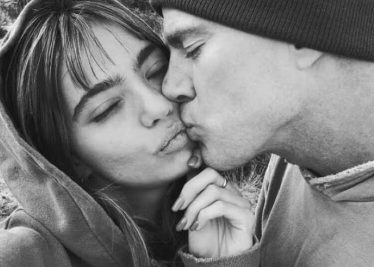 Channing Tatum & Inka Williams’ Kiss on Red Carpet: Photo