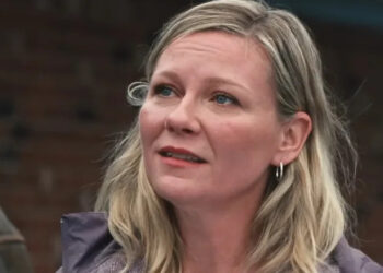 Leigh Wainscott talking to Jeffrey Manchester in Roofman