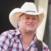 Country music legend rushed to hospital moments before performance - Celebrity News - Entertainment