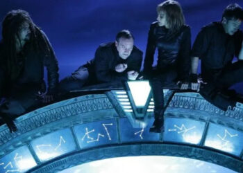 Ronon, Rodney, Teyla, and Sheppard are forced to climb the Stargate after an accident in Stargate Atlantis