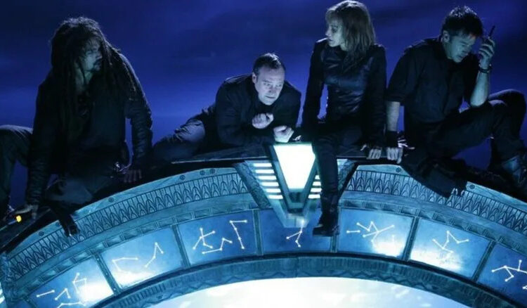 Ronon, Rodney, Teyla, and Sheppard are forced to climb the Stargate after an accident in Stargate Atlantis