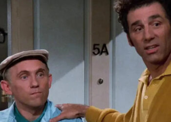 Kramer with his hand on Stan's shoulder on Seinfeld