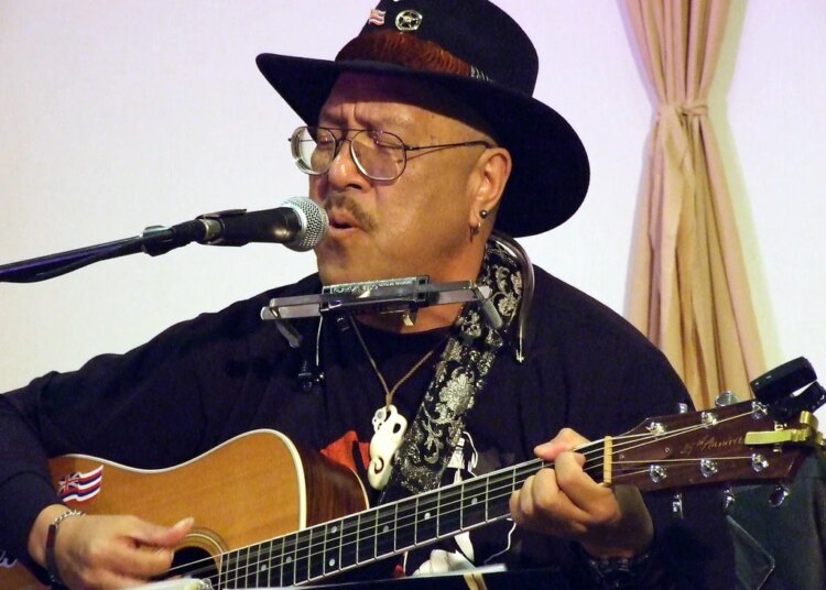 Dennis Kamakahi