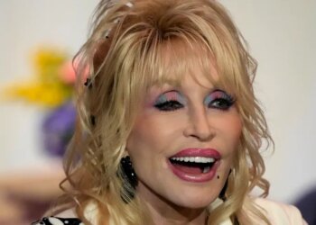 Dolly Parton performs during an event celebrating the Missouri statewide expansion of Dolly Parton's Imagination Library, Tuesday, Aug. 27, 2024, in Kansas City, Mo.