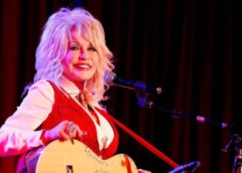 Dolly Parton's sister pleas to fans to 'pray' after recent health struggles - Celebrity News - Entertainment