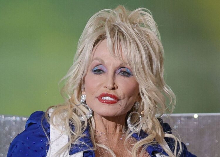 Dolly Parton's sister speaks out after worrying health news - Celebrity News - Entertainment