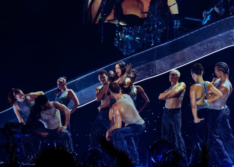 Dua Lipa sings and dances with backup performers