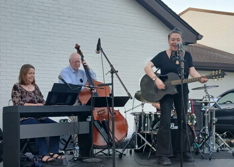 East Nashville church hosts live music event to raise food donations for school kids in need
