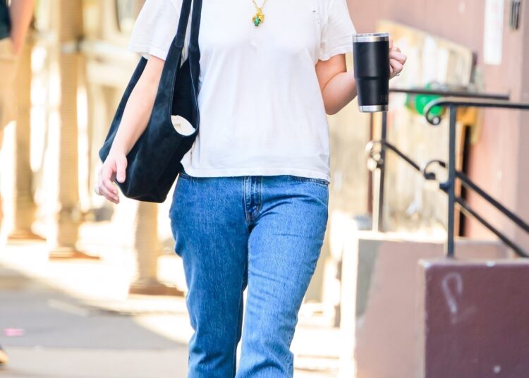 Jennifer Lawrence dressed up her seemingly simple outfit with fall's suede bag trend