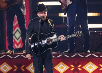 Fans Rally Behind George Strait as Super Bowl Petition to Replace Bad Bunny Surges Past 50K Signatures – Globe Magazine