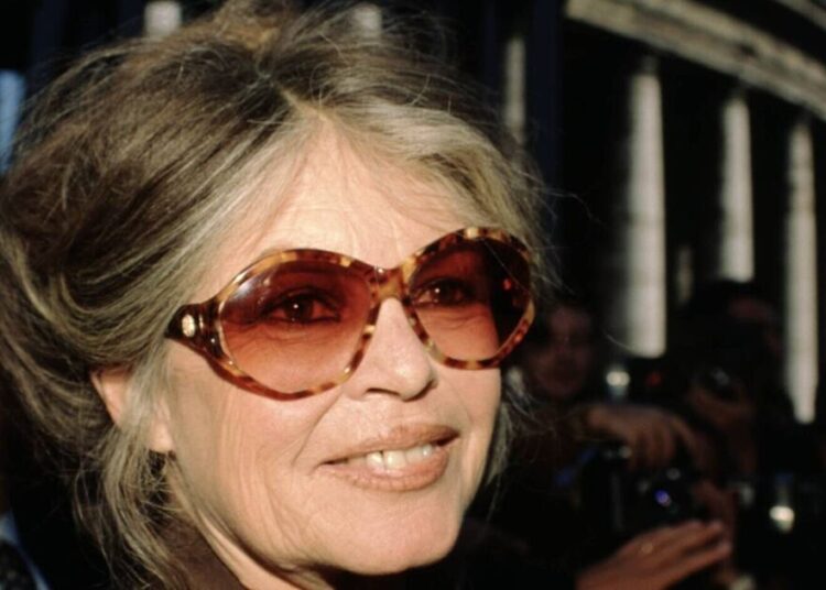 Fans in fear as movie legend Brigitte Bardot rushed to hospital - Celebrity News - Entertainment