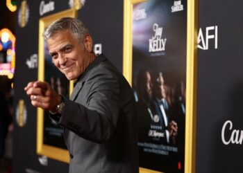 George Clooney was 'yelled at' by Frank Sinatra during early career - Celebrity News - Entertainment