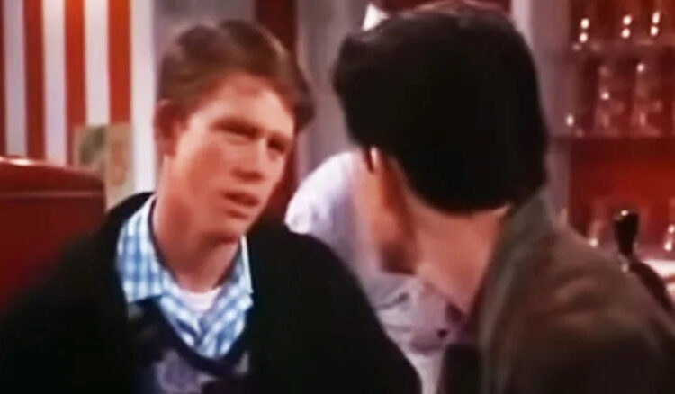 Ron Howard's Richie Cunningham talks to Anson Williams' Potsie Weber in Love and the Happy Days