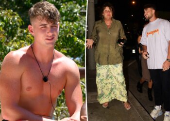 Harry Jowsey, 28, reveals his mom's 'angry' over his single status: 'I'm getting wrinkles'