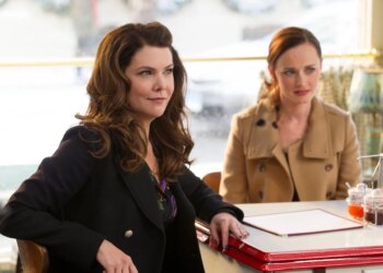 Graham and Bledel in "Gilmore Girls: A Year in the Life."