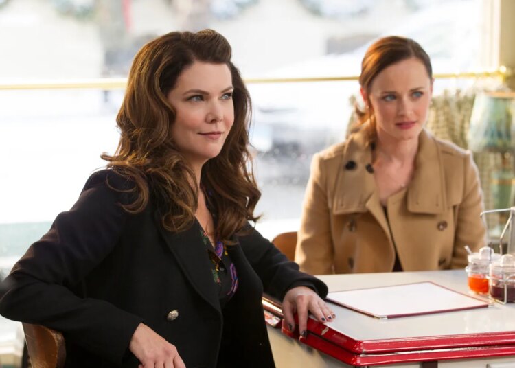 Graham and Bledel in "Gilmore Girls: A Year in the Life."