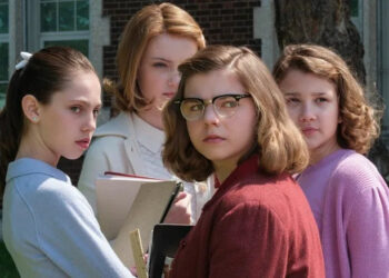 Group of young girls looking suspicious in It: Welcome to Derry