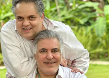 'It's a nightmare to go through...,' says designer Sandeep Khosla as he slams how unapproachable Bollywood stars are now due to their entourage: 'We've created monsters' |