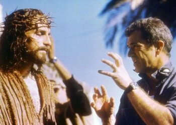 Phillipe Antonello/Icon Prod/Marquis/Kobal/Shutterstock  Caviezel and Mel Gibson on the set of 'The Passion of the Christ' in 2004