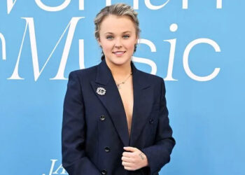Axelle/Bauer-Griffin/FilmMagic JoJo Siwa attends the 2025 Billboard Women in Music at YouTube Theater on March 29, 2025