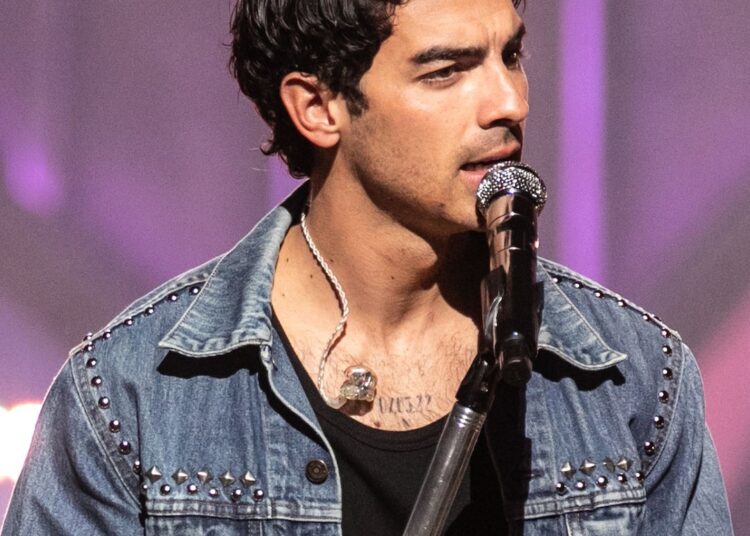 Joe Jonas Denies Using Cocaine Onstage