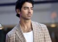 Joe Jonas Sets the Record Straight on Cocaine Use Following Viral Video of Him Wiping Nose During Concert – Globe Magazine