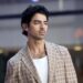 Joe Jonas Sets the Record Straight on Cocaine Use Following Viral Video of Him Wiping Nose During Concert – Globe Magazine