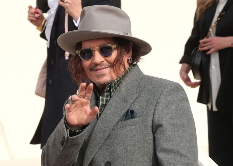 Johnny Depp 'snubbed' by former co-star in video - Celebrity News - Entertainment