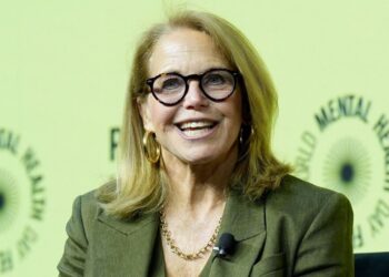 Katie Couric showcases support for No Kings protests - Celebrity News - Entertainment