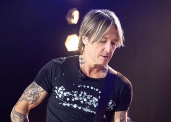 Keith Urban apologizes to fans after Nicole Kidman divorce - Celebrity News - Entertainment
