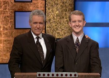 Ken Jennings shares what Alex Trebek told him before he died - Celebrity News - Entertainment